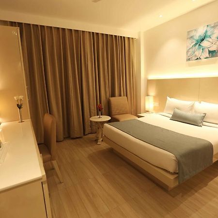 Hotel Shanti Palace West Нью-Дели Экстерьер фото