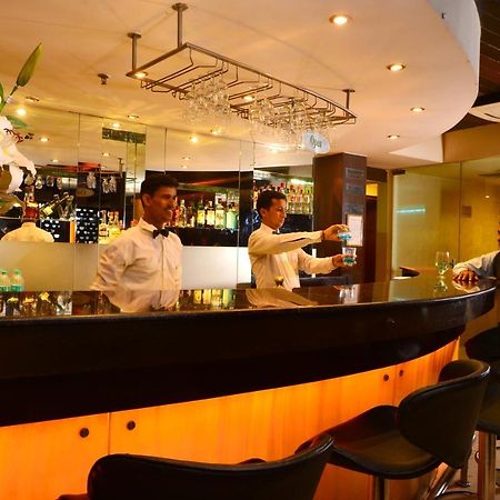 Hotel Shanti Palace West Нью-Дели Экстерьер фото