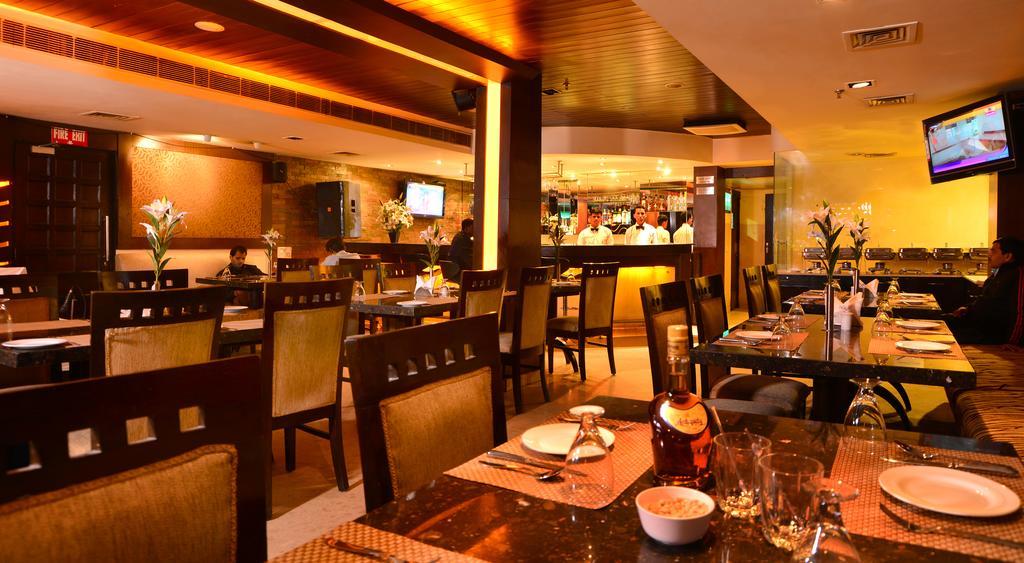 Hotel Shanti Palace West Нью-Дели Экстерьер фото